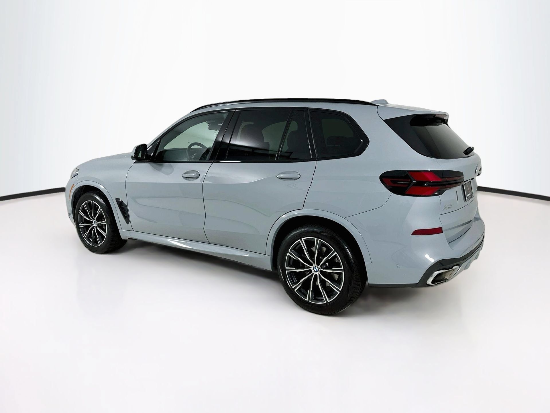 Used 2024 BMW X5 xDrive40i w/ Executive Package AWD/4WD image 6