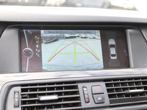 Used 2011 BMW 550i xDrive Sedan image 16