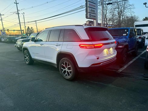 Used 2023 Jeep Grand Cherokee Limited image 5