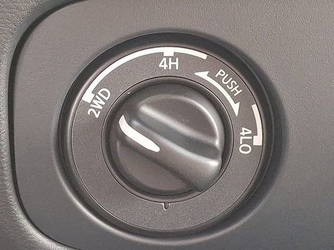 Used 2026 Nissan Frontier SV w/ SV Convenience Package image 25