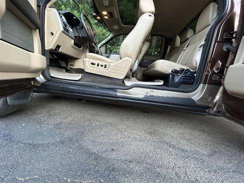 Used 2012 Ford F150 Lariat w/ Lariat Chrome Pkg image 9