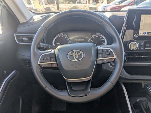 Used 2024 Toyota Highlander LE image 18