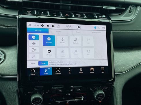 Used 2022 Jeep Grand Cherokee L Overland w/ Advanced Protech Group III image 11