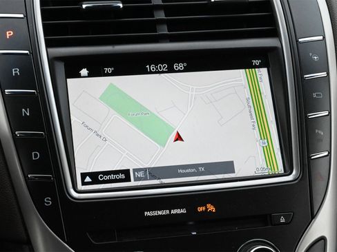 Used 2017 Lincoln MKX Reserve w/ Driver Assistance Package image 12