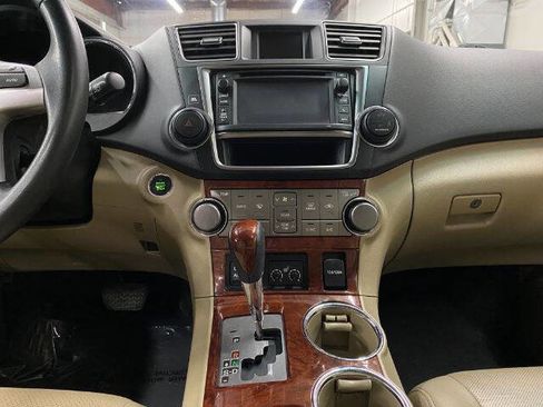 Used 2013 Toyota Highlander Limited image 26