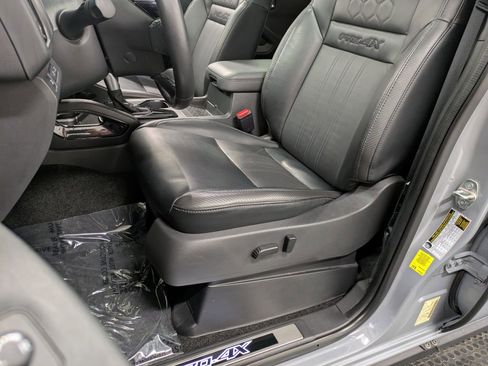 Used 2022 Nissan Frontier PRO-4X w/ Pro-4X Premium Package image 10