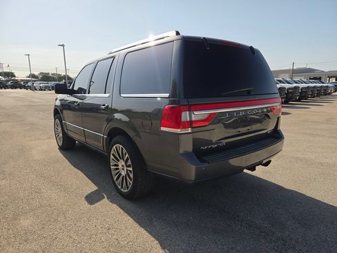 Used 2016 Lincoln Navigator Select RWD image 5