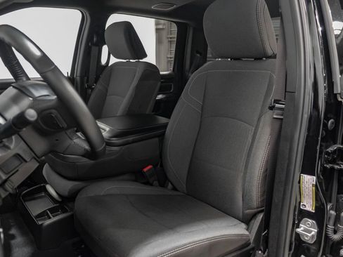 Used 2024 RAM 2500 Big Horn w/ Safety Group image 32