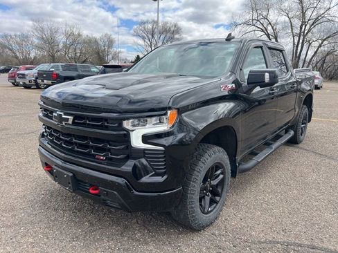 Used 2022 Chevrolet Silverado 1500 LT Trail Boss w/ LT Trail Boss Premium Package AWD/4WD image 4