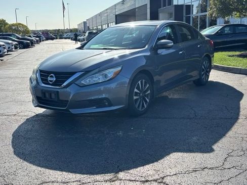 Used 2016 Nissan Altima 2.5 SV w/ Convenience Package FWD image 4