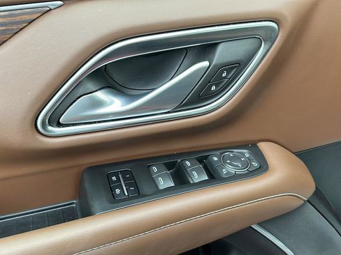 Used 2022 Chevrolet Suburban High Country image 25