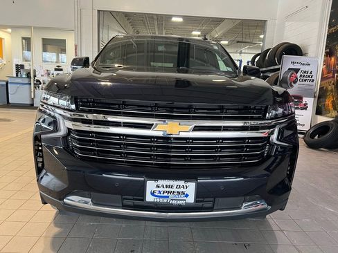 Used 2022 Chevrolet Tahoe LT w/ Luxury Package AWD/4WD image 2