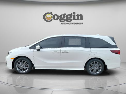 New 2026 Honda Odyssey Touring image 3