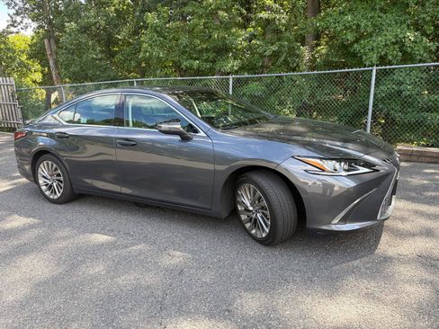 Used 2023 Lexus ES 300h w/ Accessory Package (Z2) FWD image 1