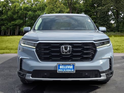 Certified 2024 Honda Pilot Touring image 2