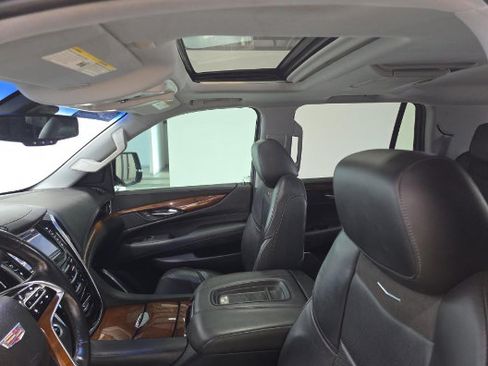 Used 2016 Cadillac Escalade Luxury RWD image 12