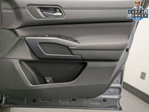 Used 2025 Nissan Pathfinder SL w/ SL Premium Package image 28