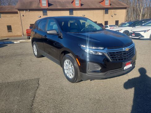 Used 2022 Chevrolet Equinox LS image 3