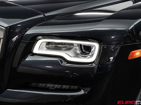 Used 2018 Rolls-Royce Dawn RWD image 13
