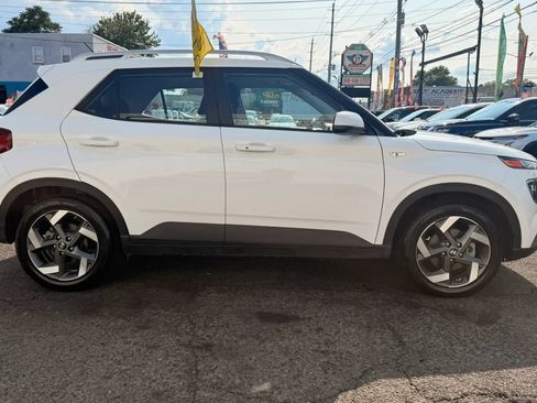 Used 2025 Hyundai Venue SEL FWD image 11