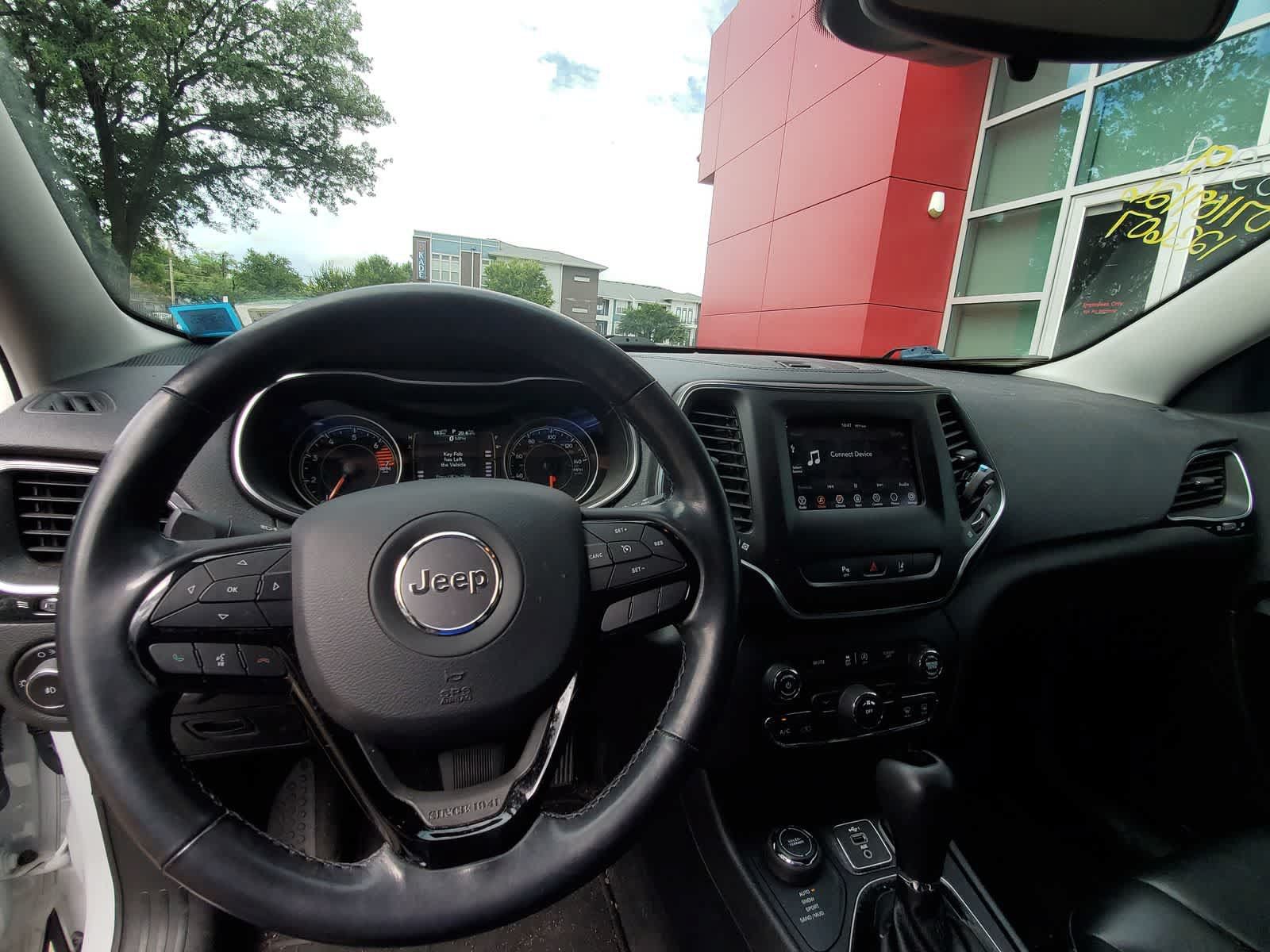 Used 2021 Jeep Cherokee Latitude Plus AWD/4WD image 13