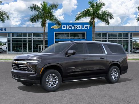 Used 2026 Chevrolet Suburban LT RWD image 3