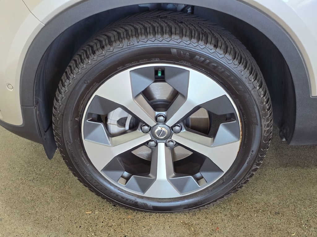 Used 2023 Volvo XC40 B5 Ultimate w/ Protection Package Premier AWD/4WD image 8