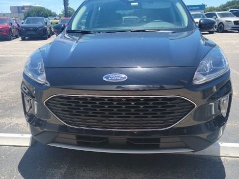 Used 2022 Ford Escape SEL w/ Technology Package FWD image 2