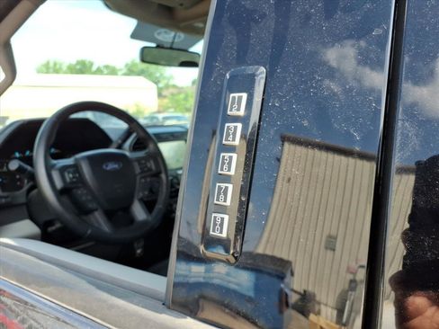Used 2018 Ford F150 XLT w/ Equipment Group 302A Luxury AWD/4WD image 8