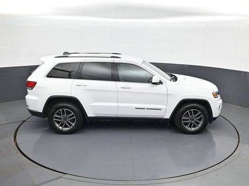 Used 2020 Jeep Grand Cherokee Laredo w/ 18" Wheel & 8.4" Radio Group AWD/4WD image 16