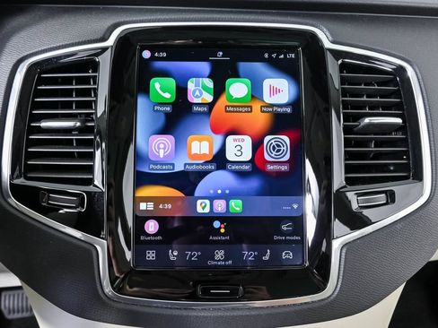 Certified 2025 Volvo XC90 B5 Plus AWD/4WD image 17