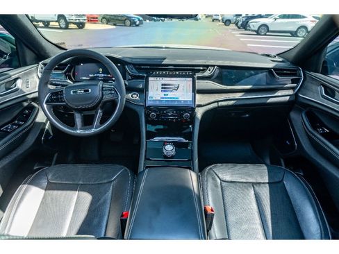 Used 2023 Jeep Grand Cherokee Overland RWD image 20