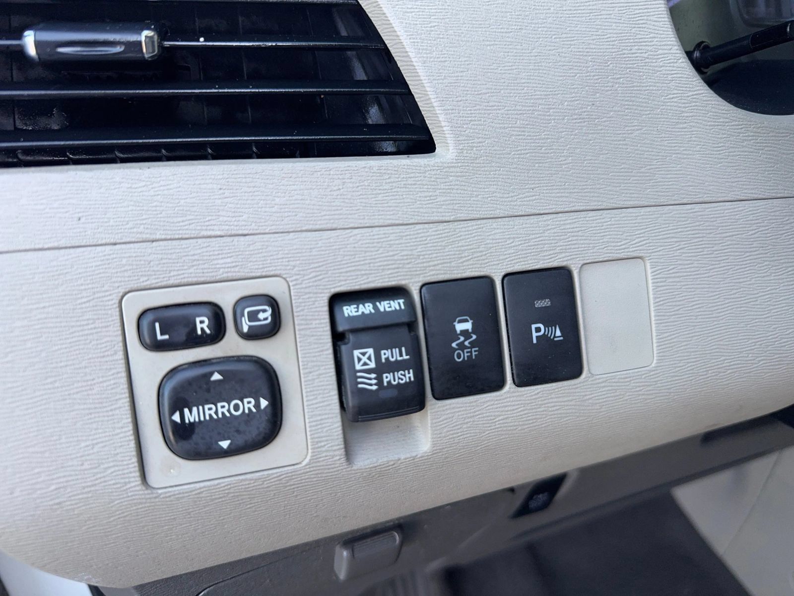 Used 2011 Toyota Sienna Limited w/ Premium Pkg AWD/4WD image 15