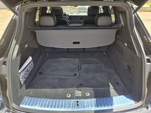 Used 2025 Porsche Cayenne image 29