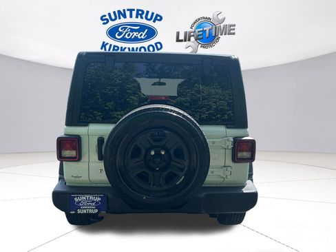Used 2022 Jeep Wrangler Unlimited Sport image 4