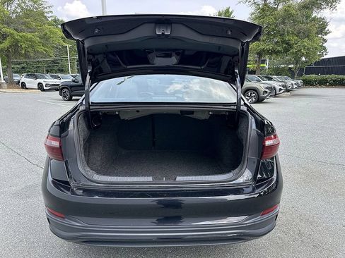 Used 2024 Volkswagen Jetta SE FWD image 31