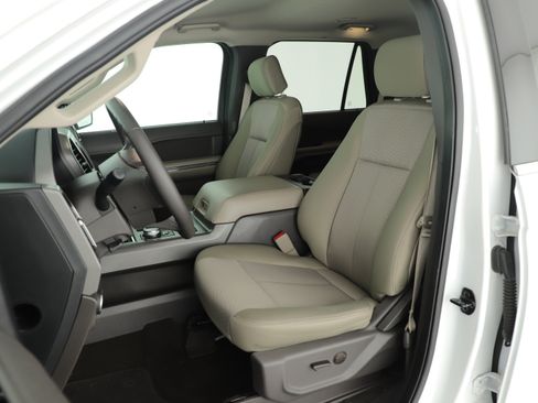 Used 2020 Ford Expedition XLT image 17