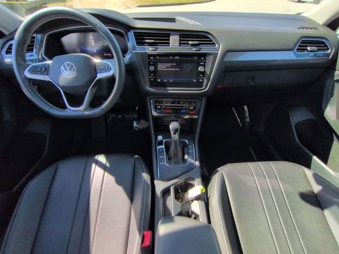 Used 2023 Volkswagen Tiguan SE w/ Panoramic Sunroof Package image 15