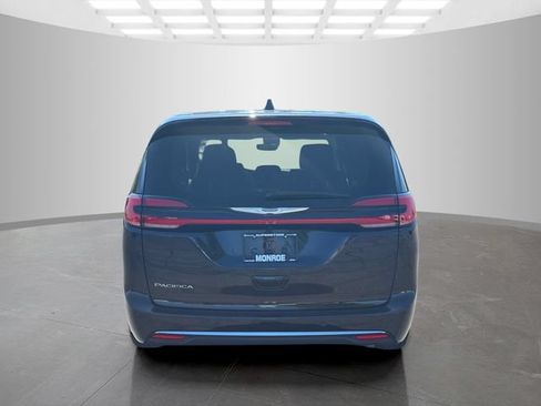 Certified 2024 Chrysler Pacifica Touring-L FWD image 6