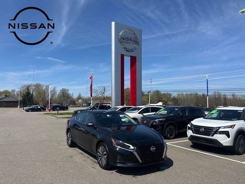 Certified 2025 Nissan Altima 2.5 SV image 1