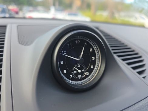 Used 2025 Porsche Macan image 27