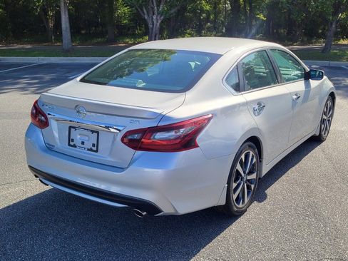 Used 2017 Nissan Altima 2.5 SR FWD image 2
