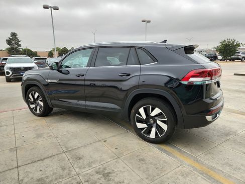 Used 2025 Volkswagen Atlas Cross Sport SE FWD image 4