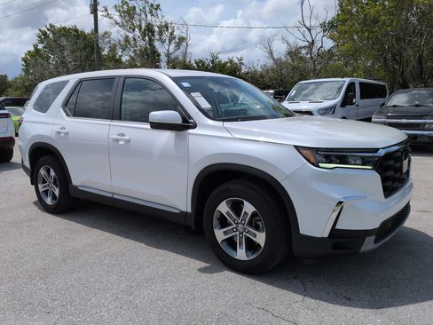 Used 2025 Honda Pilot EX-L image 2