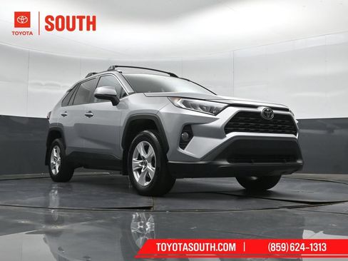 Used 2021 Toyota RAV4 XLE AWD/4WD image 37