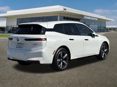 Used 2026 BMW iX xDrive60 image 10