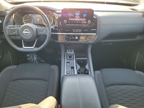 Used 2025 Nissan Pathfinder SV FWD image 17