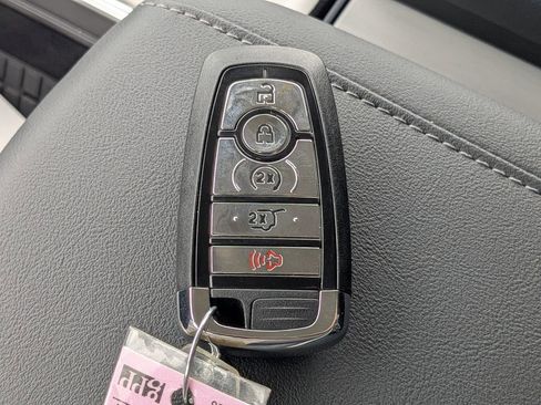 New 2026 Lincoln Navigator Premiere AWD/4WD image 32