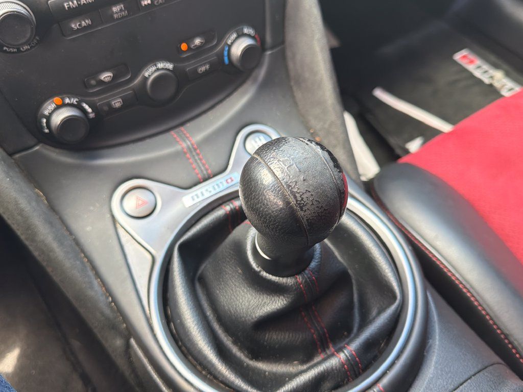 Used 2019 Nissan 370Z NISMO RWD image 27