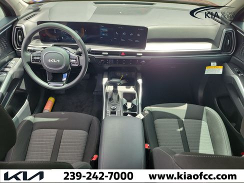 Certified 2025 Kia Sorento LX FWD image 16
